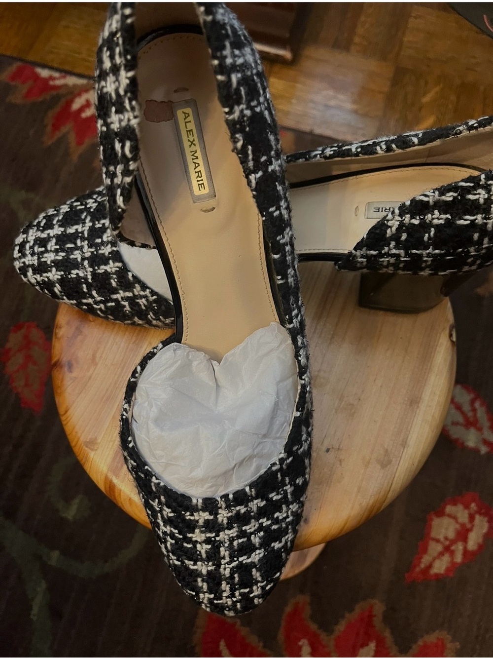 Alex Marie Sz. 10M gently used black-and-white women’s shoe 2 1/4 inch heel